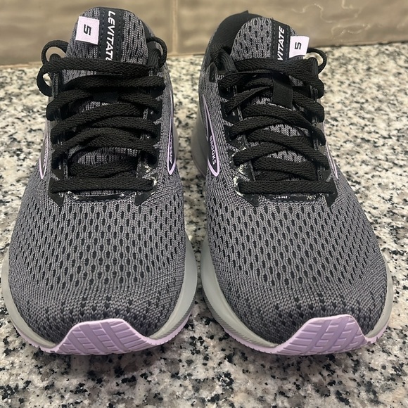 Brooks Levitate GTS 5- Women’s Size 6.5 - Picture 4 of 9